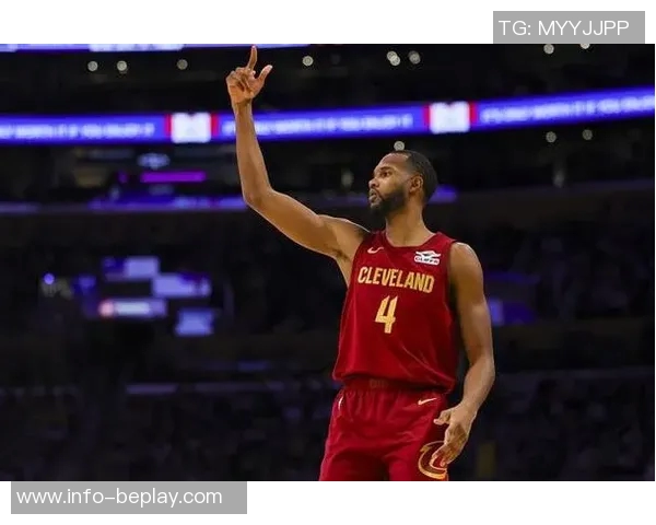 小莫布里半场表现出色7投3中贡献11分3篮板2助攻2盖帽