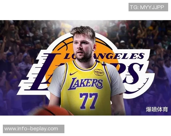 东契奇向里夫斯展示扭伤手指里夫斯惊呼难以置信的反应引发热议