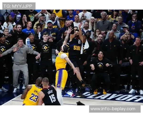 贾马尔穆雷半场表现出色9中4贡献11分2板7助攻2抢断展现全面能力