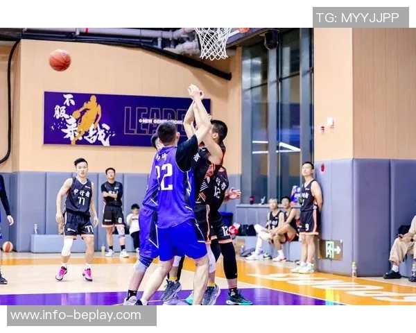 小黑与东契奇的火花碰撞展现桀骜不驯的篮球精神与友谊