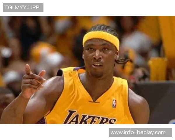 夸梅布朗谈科比遭黑与詹姆斯遭遇引发的争议与双标现象